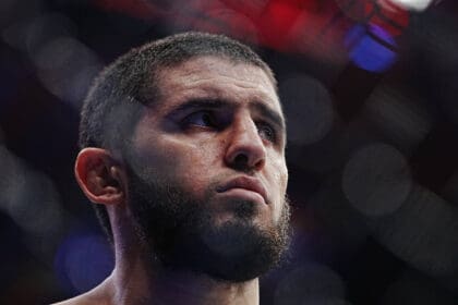 November 15, 2025, New York City, Ny, New York City, Ny, United States: NEW YORK New York City, Ny, NY - NOVEMBER 15:Jack Della Maddalena and Islam Makhachev meet in the octagon for a 5-round championship bout at UFC 322 - Della Maddalena vs Makhachev at Madison Square Garden on November 15, 2025, in New York City, NY. /PxImages New York City, Ny United States - ZUMAp175 20251115_zsa_p175_602 Copyright: xLouisxGrassex