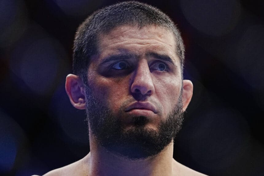 November 15, 2025, New York City, Ny, New York City, Ny, United States: NEW YORK New York City, Ny, NY - NOVEMBER 15:Jack Della Maddalena and Islam Makhachev meet in the octagon for a 5-round championship bout at UFC 322 - Della Maddalena vs Makhachev at Madison Square Garden on November 15, 2025, in New York City, NY. /PxImages New York City, Ny United States - ZUMAp175 20251115_zsa_p175_607 Copyright: xLouisxGrassex