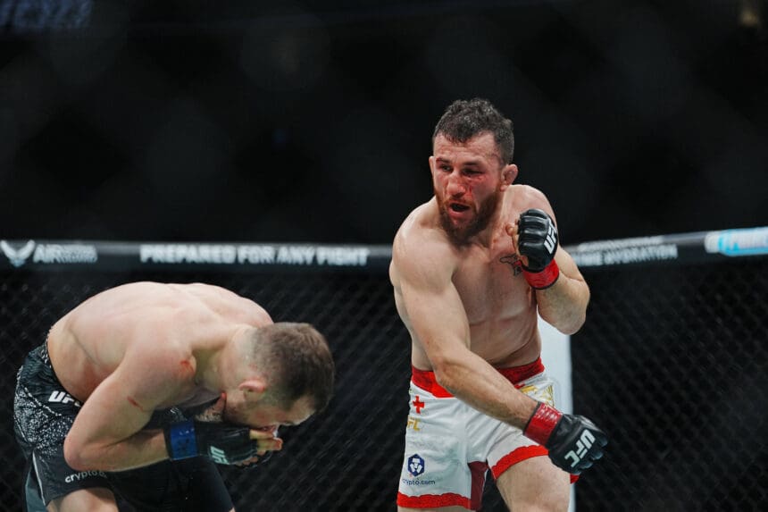 UFC 323 - Dvalishvili vs Yan 2 LAS VEGAS, NV - DECEMBER 6:Merab Dvalishivili and Petr Yan meet in the octagon for a 5-round Championship bout at UFC 323 - Dvalishvili vs Yan 2 at UFC Apex on December 6, 2025 in LAS VEGAS, NV Photo by Louis Grasse/PxImages LAS VEGAS, NV Las Vegas, NV United States PUBLICATIONxNOTxINxFRAxUK Copyright: xPXxImages/ABACAx
