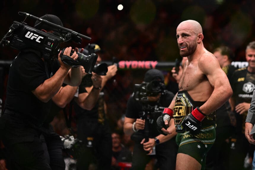 UFC 325 SYDNEY, Alex Volkanovski of Australia celebrates his win in his featherweight title bout against Diego Lopes of Brazil during the UFC 325 event at Qudos Bank Arena in in Sydney, Sunday, February 1, 2026. NO ARCHIVING, EDITORIAL USE ONLY SYDNEY NEW SOUTH WALES AUSTRALIA PUBLICATIONxNOTxINxAUSxNZLxPNGxFIJxVANxSOLxTGA Copyright: xDEANxLEWINSx 20260201150403863471