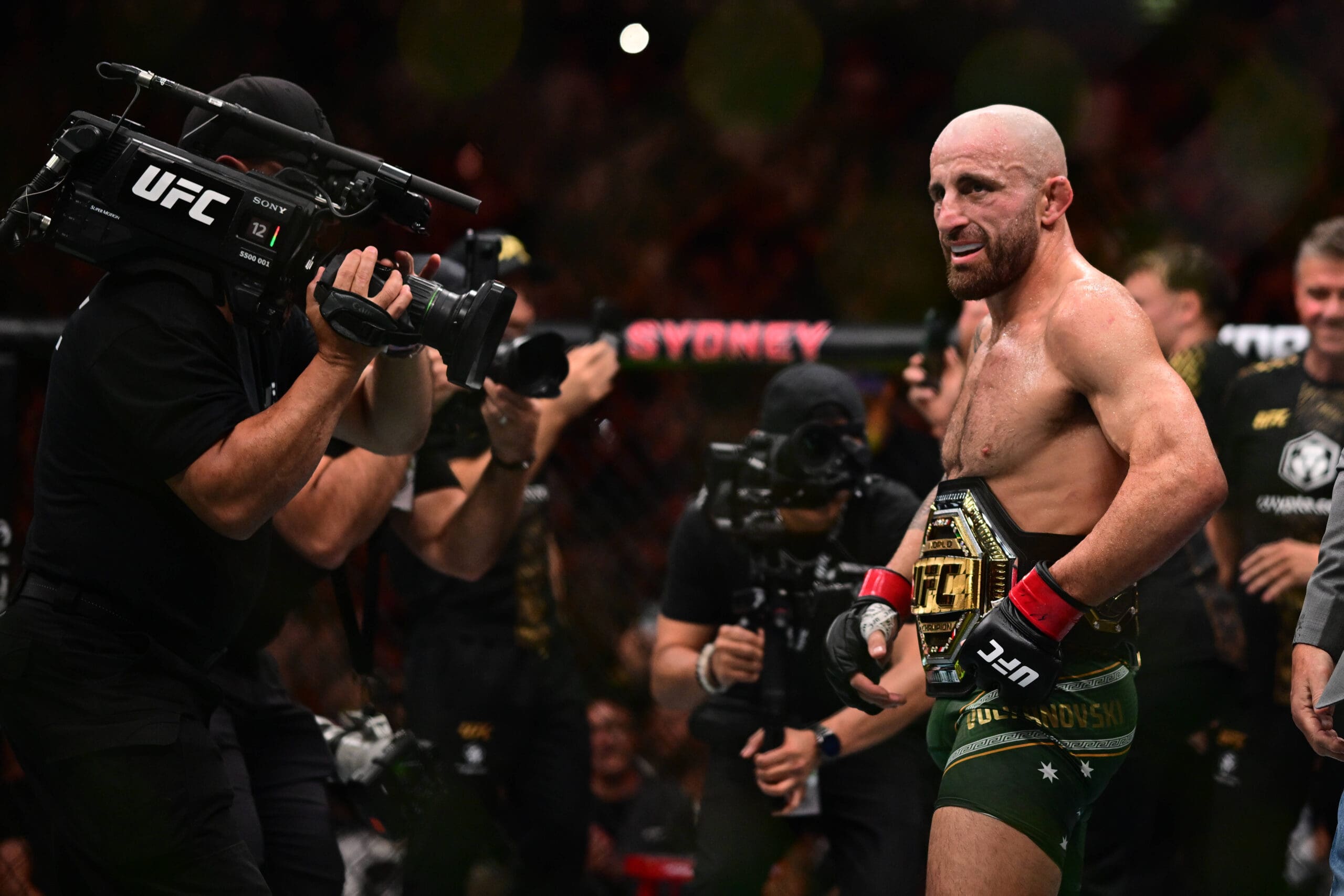 UFC 325 SYDNEY, Alex Volkanovski of Australia celebrates his win in his featherweight title bout against Diego Lopes of Brazil during the UFC 325 event at Qudos Bank Arena in in Sydney, Sunday, February 1, 2026. NO ARCHIVING, EDITORIAL USE ONLY SYDNEY NEW SOUTH WALES AUSTRALIA PUBLICATIONxNOTxINxAUSxNZLxPNGxFIJxVANxSOLxTGA Copyright: xDEANxLEWINSx 20260201150403863471