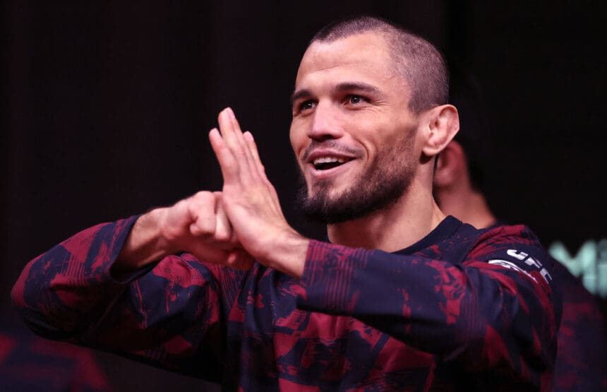 260826 -- SHANGHAI, Aug. 26, 2026 -- Umar Nurmagomedov of Russia greets the audience ahead of the UFC Fight Night in east China s Shanghai, Aug. 26, 2026. SPCHINA-SHANGHAI-UFC FIGHT NIGHT-TRAINING SESSION CN LixMing PUBLICATIONxNOTxINxCHN SPCHINA-SHANGHAI-UFC FIGHT NIGHT-TRAINING SESSION CN IMAGO/LixMing PUBLICATIONxNOTxINxCHN imago images 0864915081